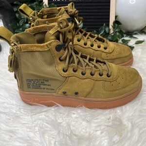 Nike Kids Sneakers in Mustard and Gum
